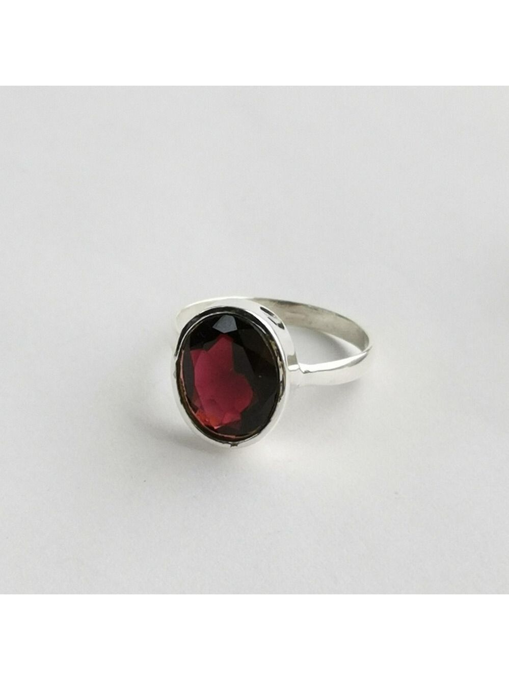Sterling silver garnet gemstone ring size 8.5 🆕